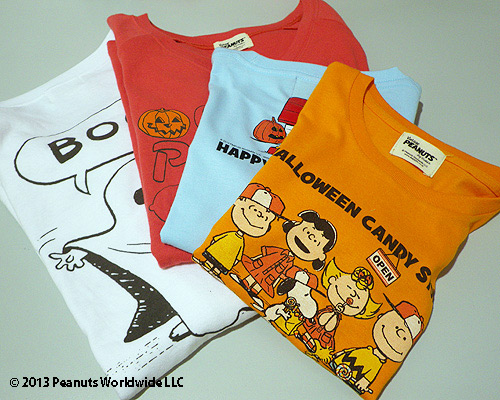「PEANUTS Tシャツ」キッズT2940円(1サイズ130㎝)、大人T4725円(1サイズM)。キッズはオレンジ、水色2色で半袖のみ。大人Tは長袖、半袖あり。