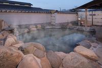美しい日本庭園に囲まれた露天風呂
